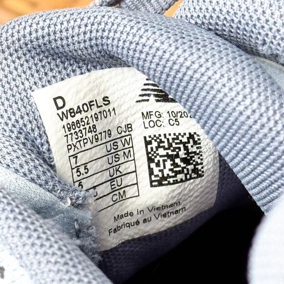 New Balance Fresh Foam W840FLS Arctic Grey Raspberry Sneakers Women’s 7 Wide - Picture 7 of 8